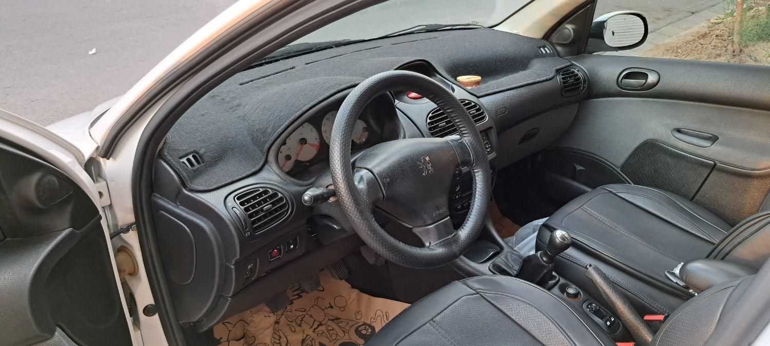 پژو ۲۰۶ صندوق دار v8 - 1398