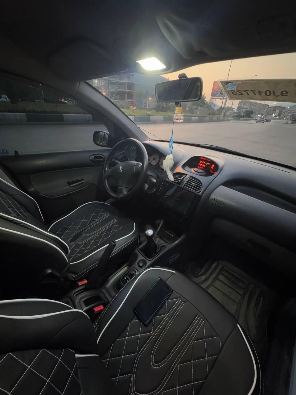 پژو ۲۰۶ صندوق دار v8 - 1392