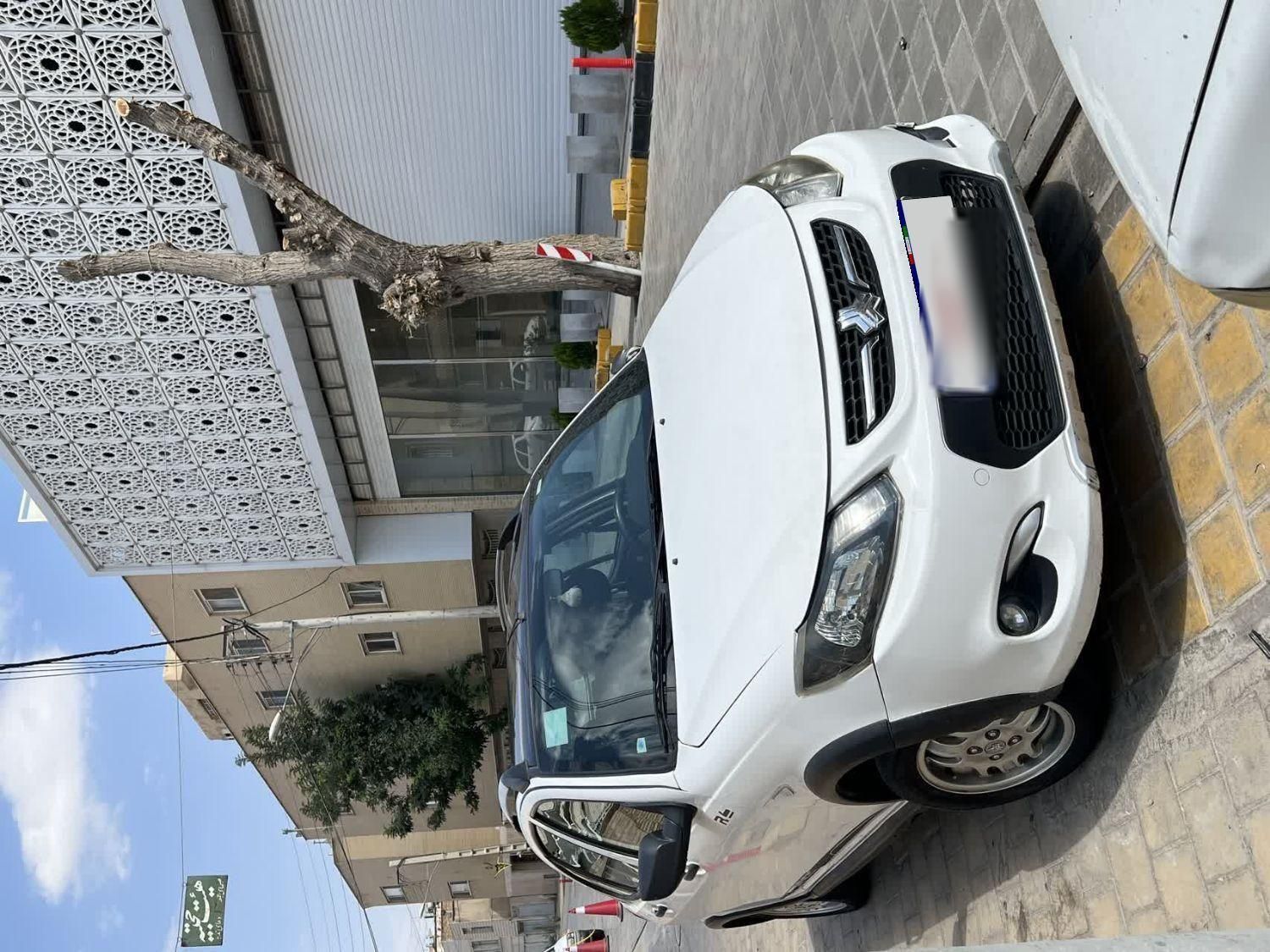 خودرو کوییک، R آگهی ann_19496685