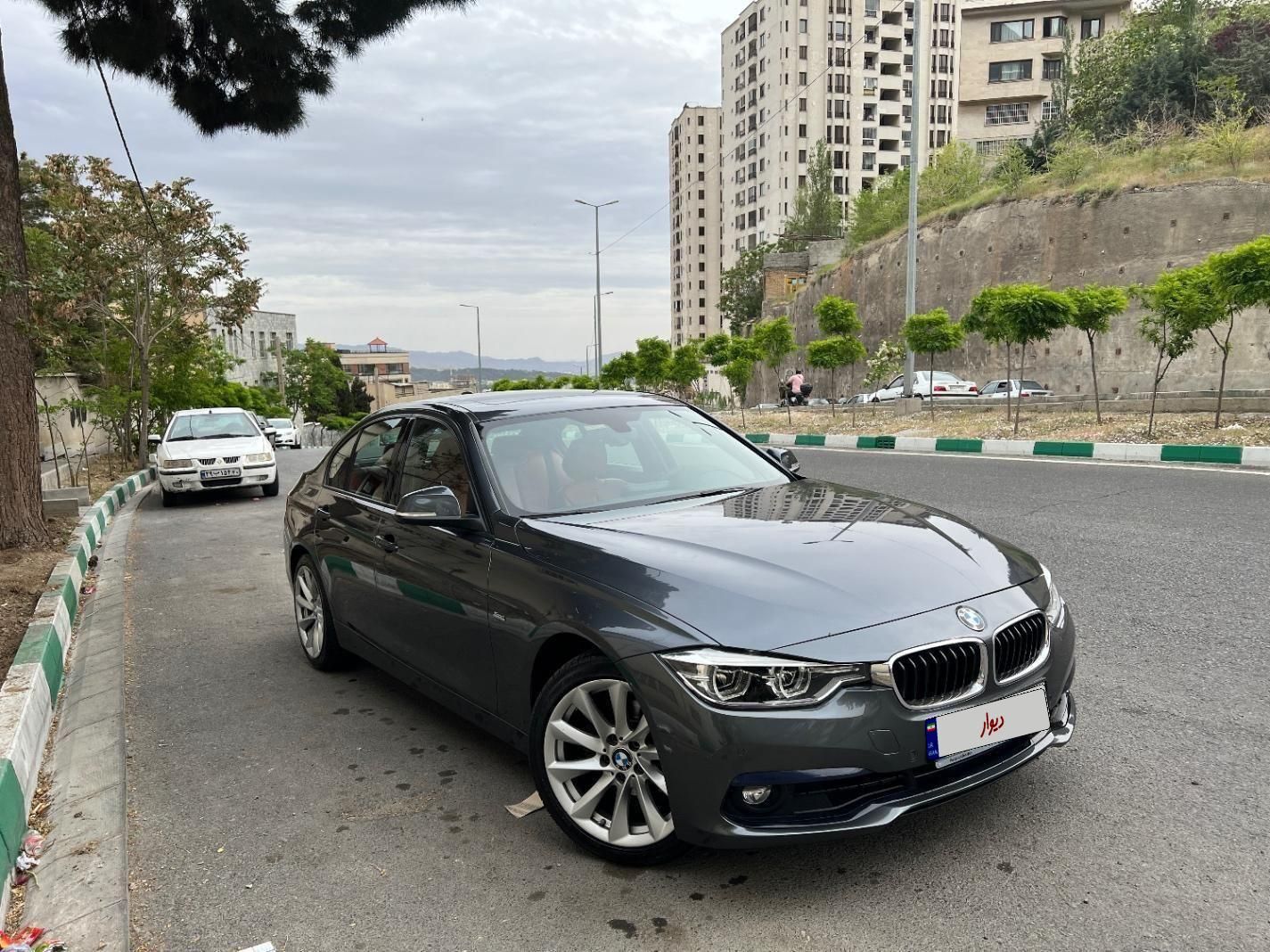 ب ام و سری 3 سدان 320i - 2018