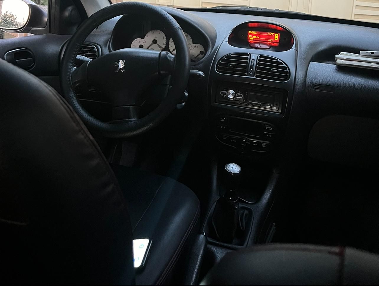 پژو ۲۰۶ صندوق دار v8 - 1393
