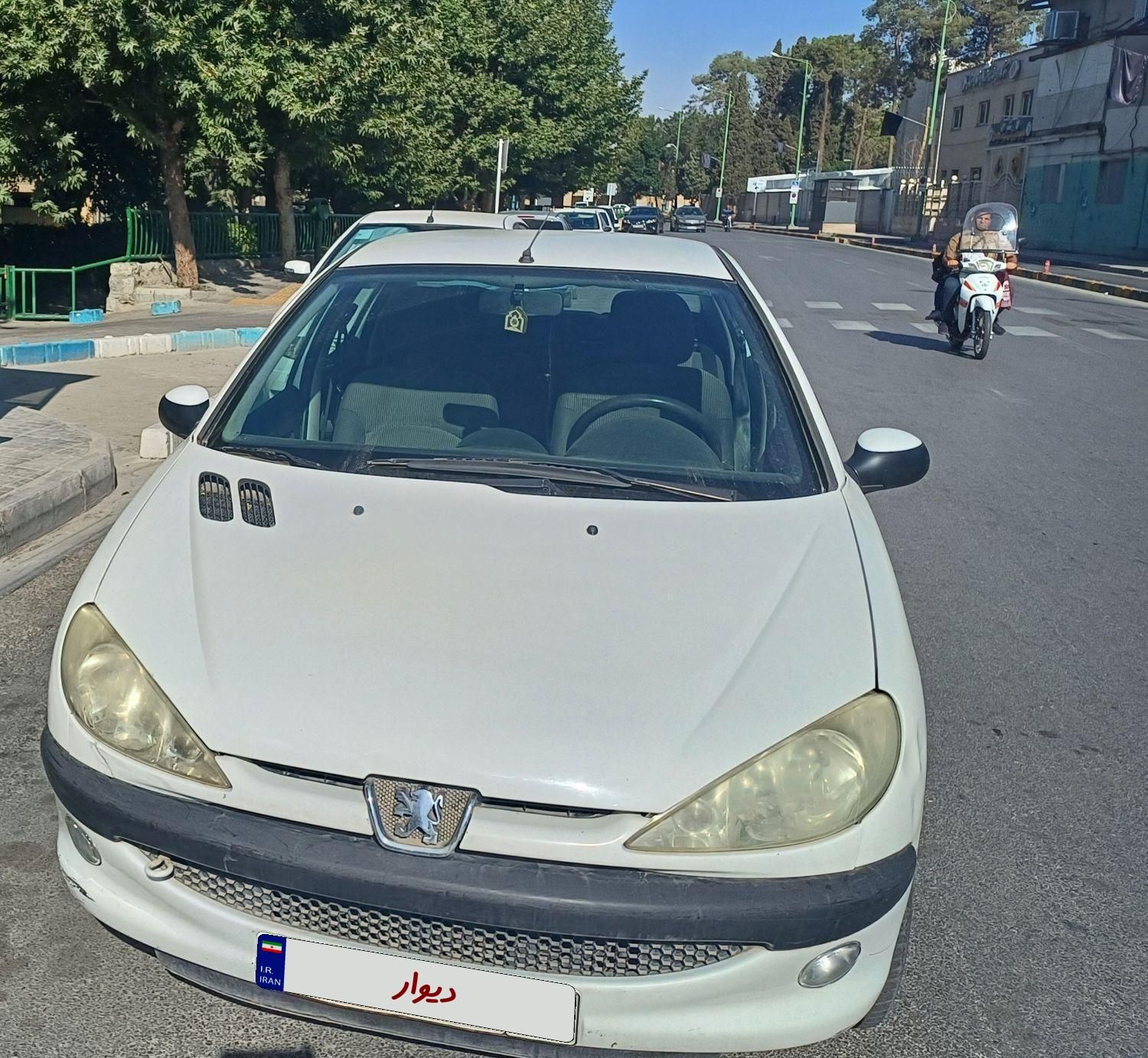 پژو ۲۰۶ صندوق دار v8 - 1393