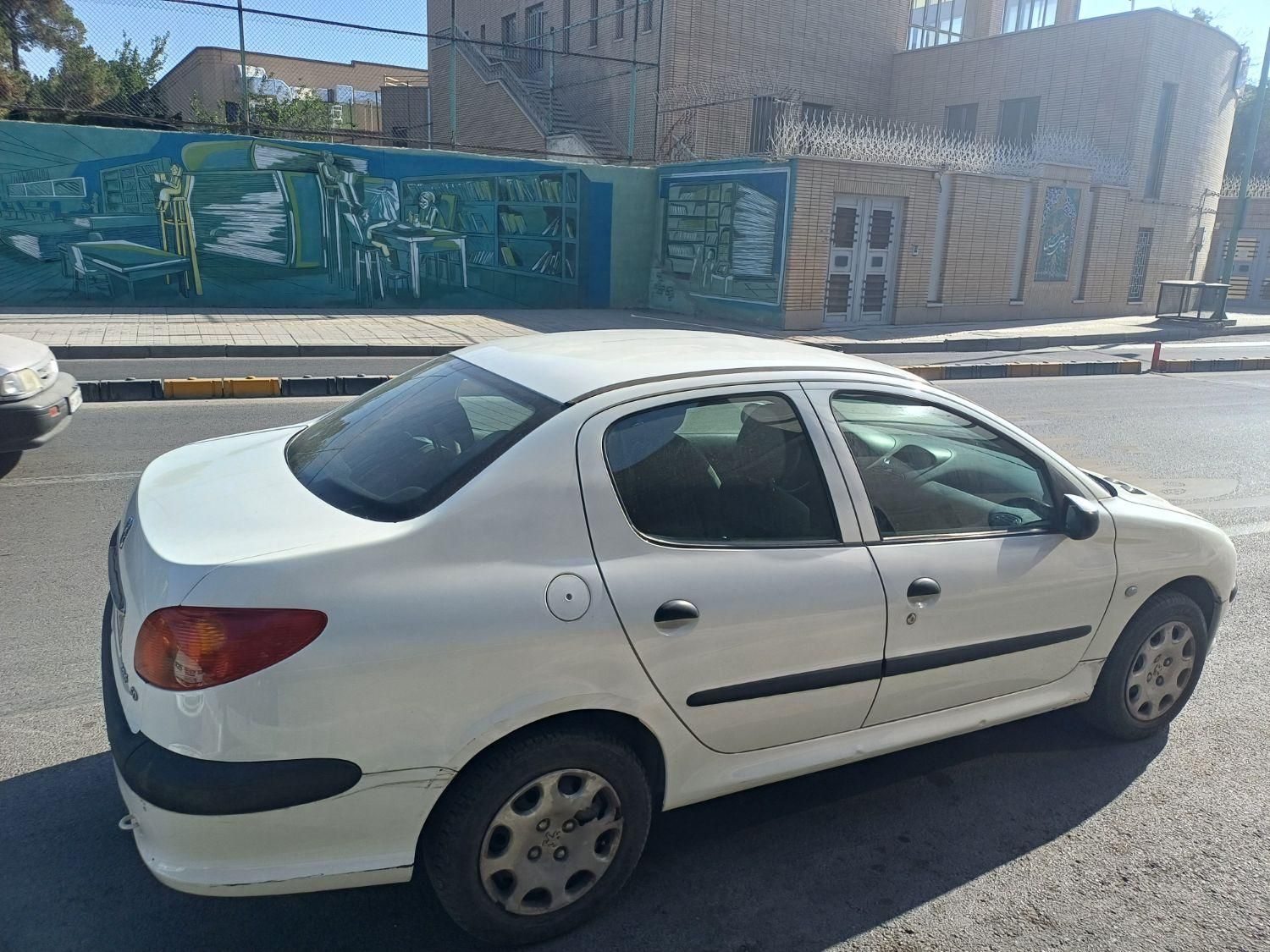 پژو ۲۰۶ صندوق دار v8 - 1393
