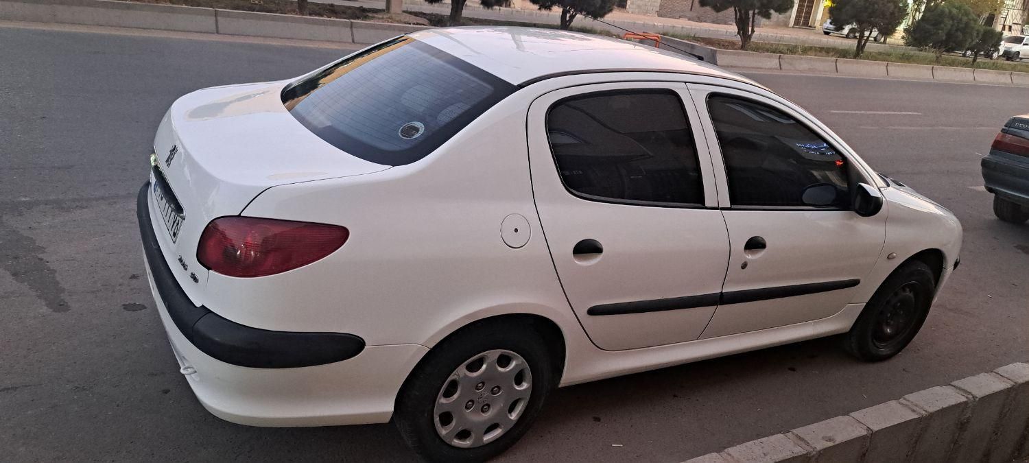 پژو ۲۰۶ صندوق دار v8 - 1396