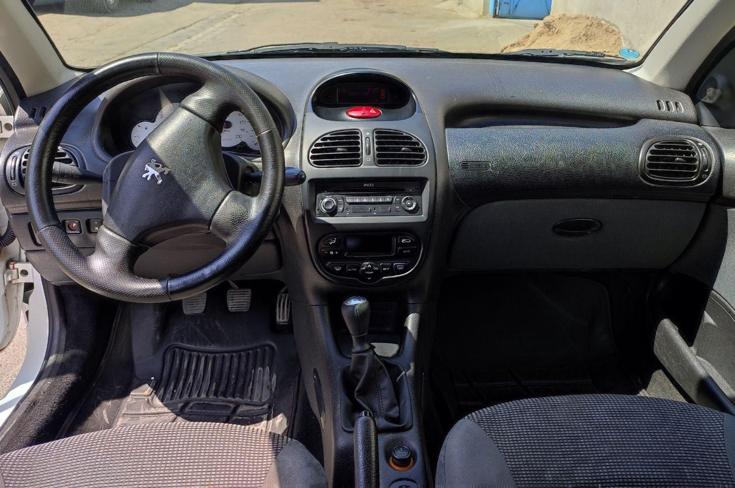 پژو ۲۰۶ صندوق دار v8 - 1395