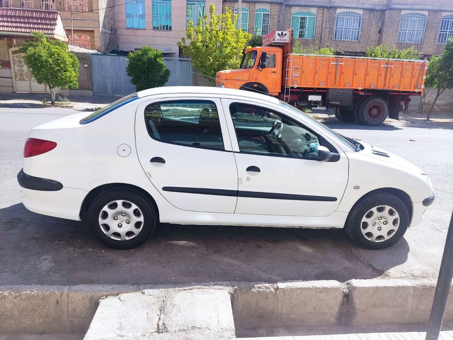 پژو ۲۰۶ صندوق دار v8 - 1395