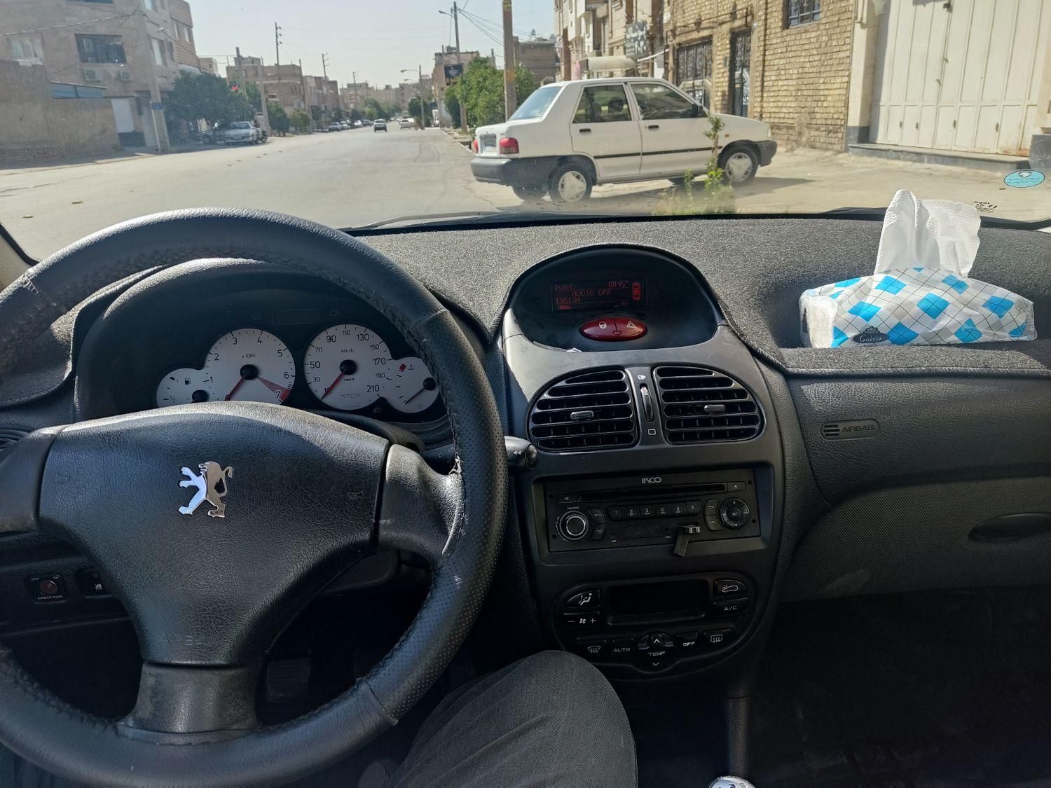 پژو ۲۰۶ صندوق دار v8 - 1395