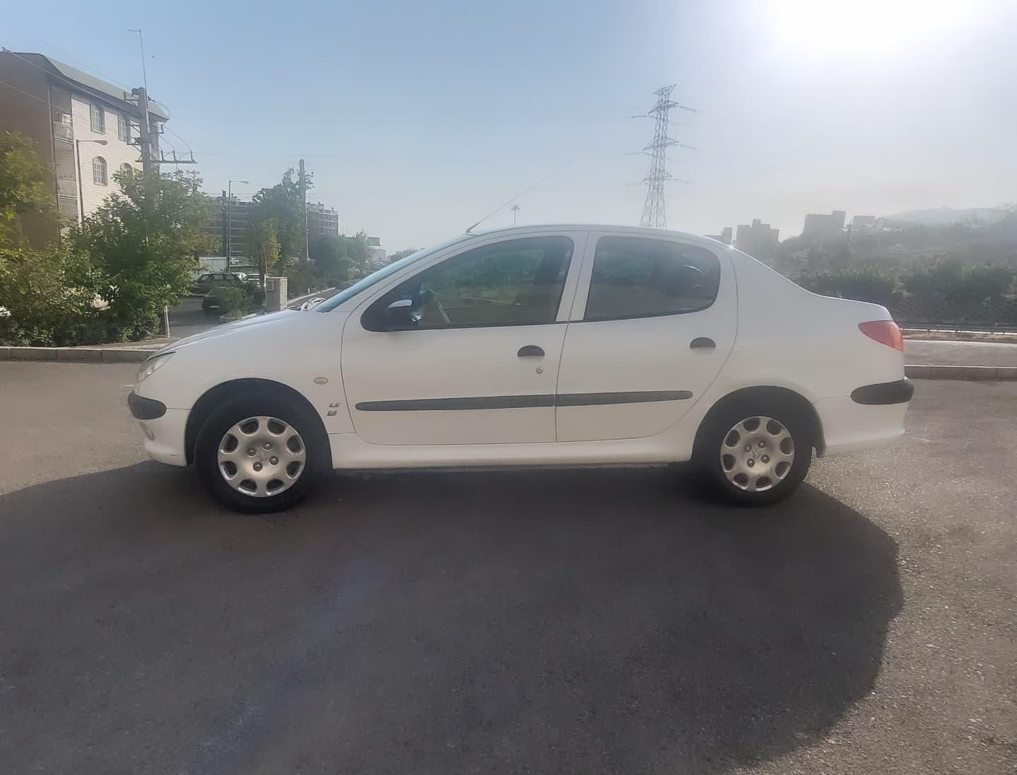 پژو ۲۰۶ صندوق دار v8 - 1392