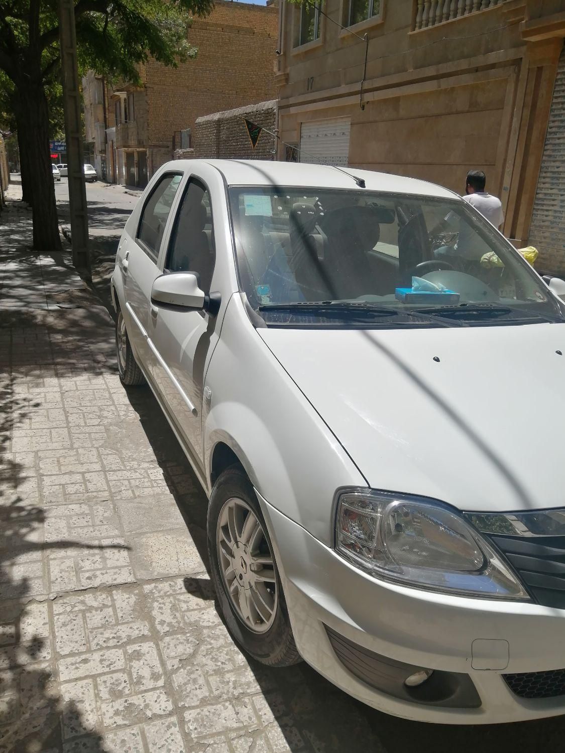 رنو تندر 90 پلاس اتوماتیک - 1396