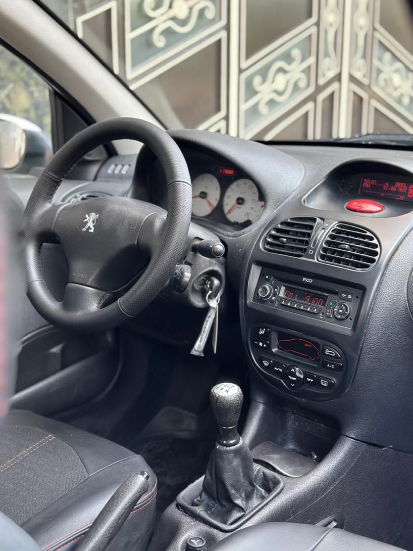 پژو ۲۰۶ صندوق دار v8 - 1396