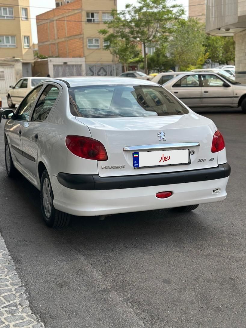 پژو ۲۰۶ صندوق دار v8 - 1396