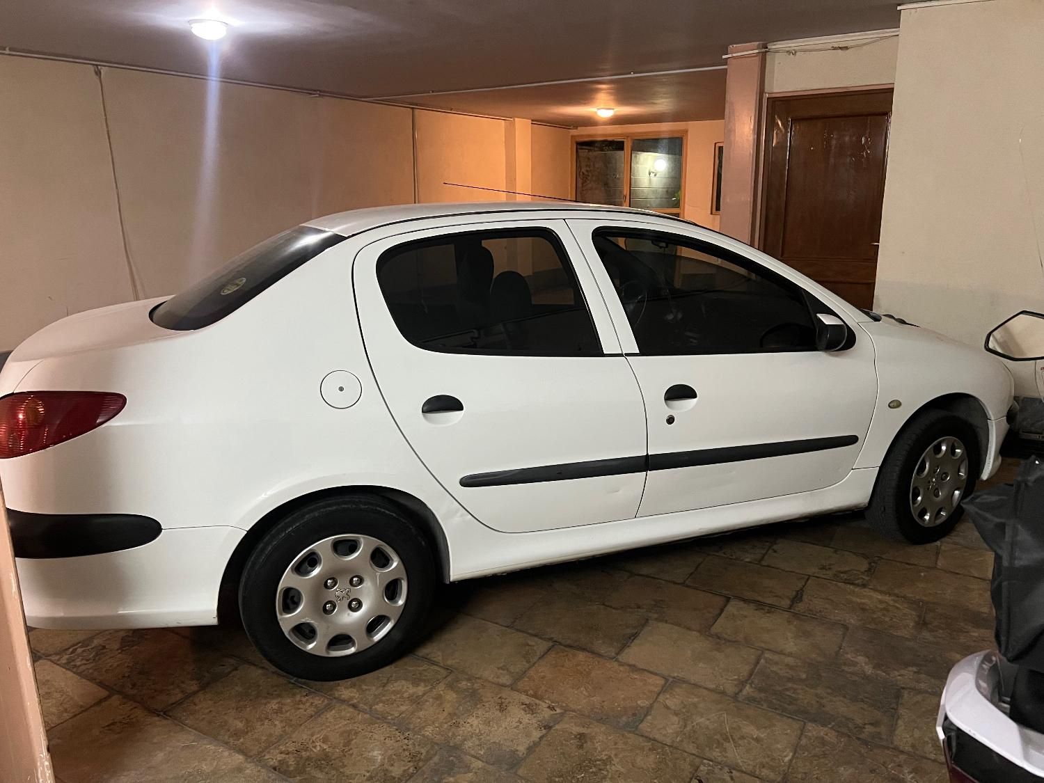 پژو ۲۰۶ صندوق دار v8 - 1395