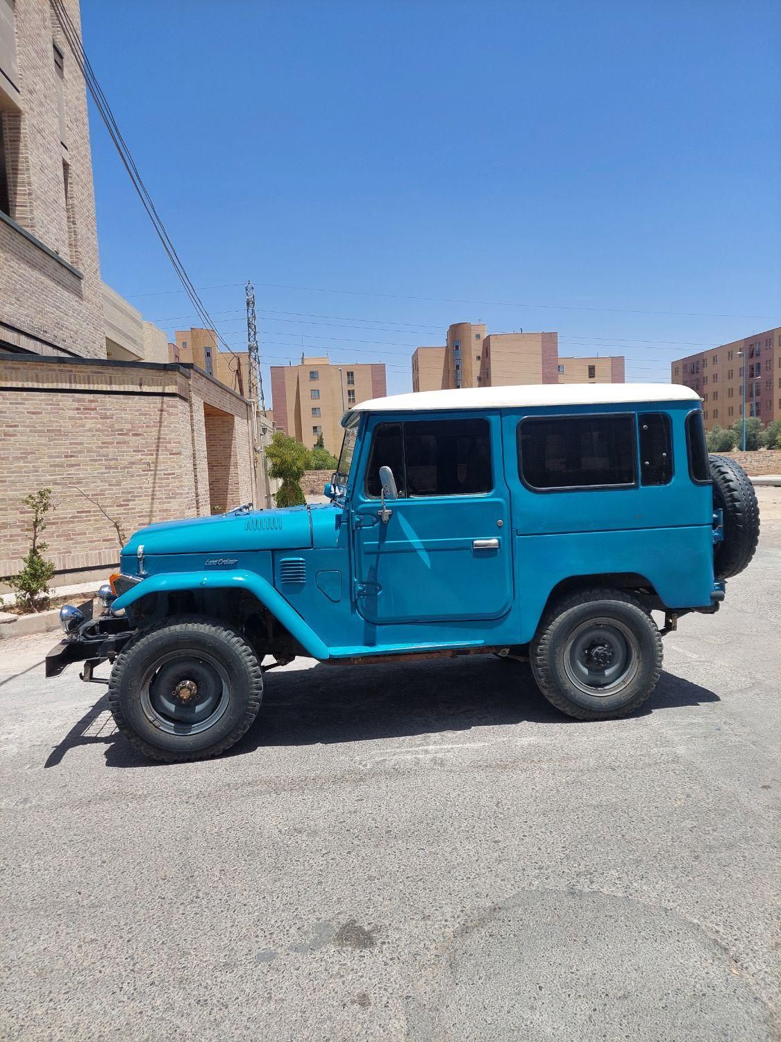 تویوتا کمری XLE - 1402