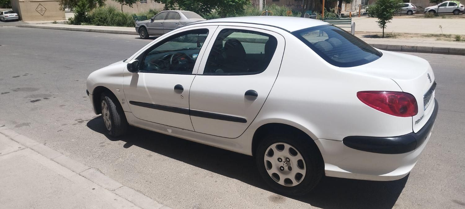 پژو ۲۰۶ صندوق دار v8 - 1396