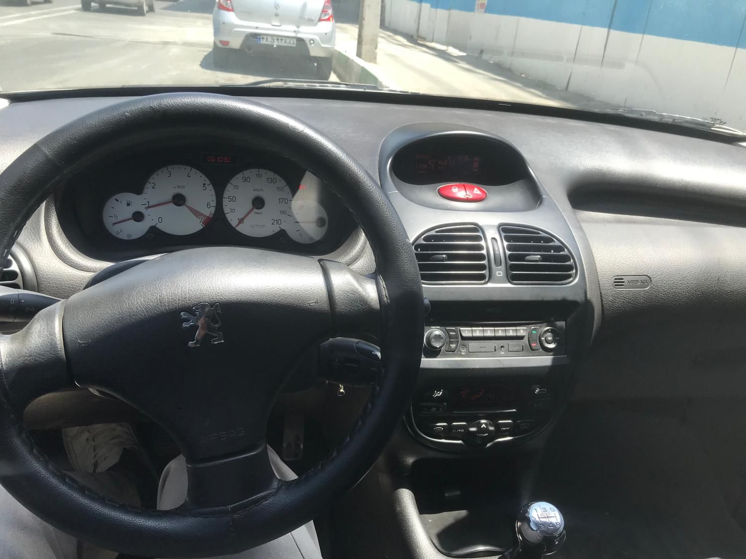 پژو ۲۰۶ صندوق دار v8 - 1394