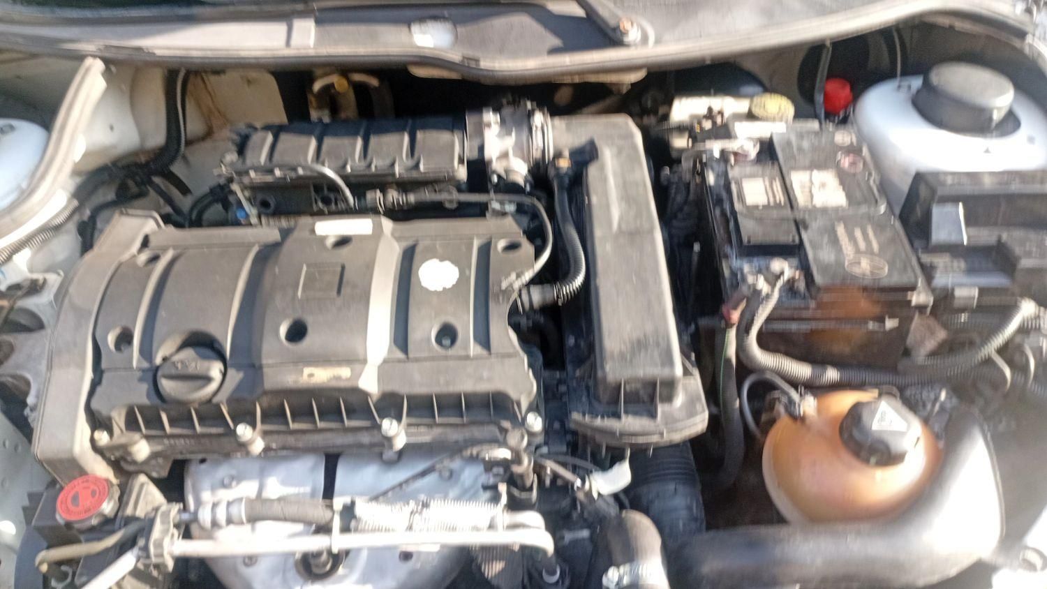 پژو ۲۰۶ صندوق دار v8 - 1394