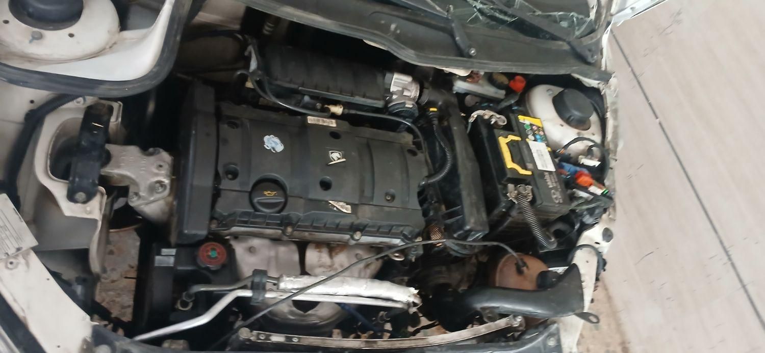 پژو ۲۰۶ صندوق دار v8 - 1396