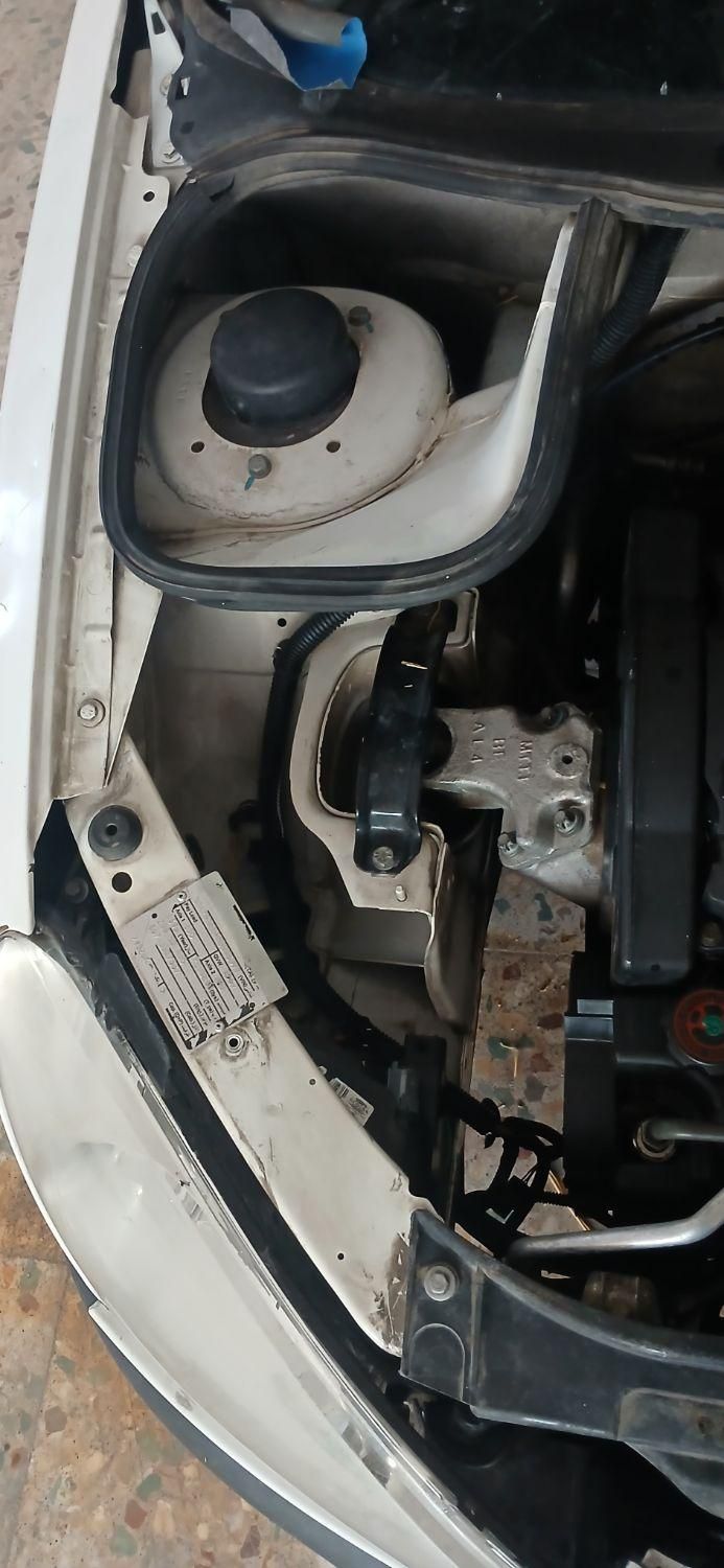 پژو ۲۰۶ صندوق دار v8 - 1396