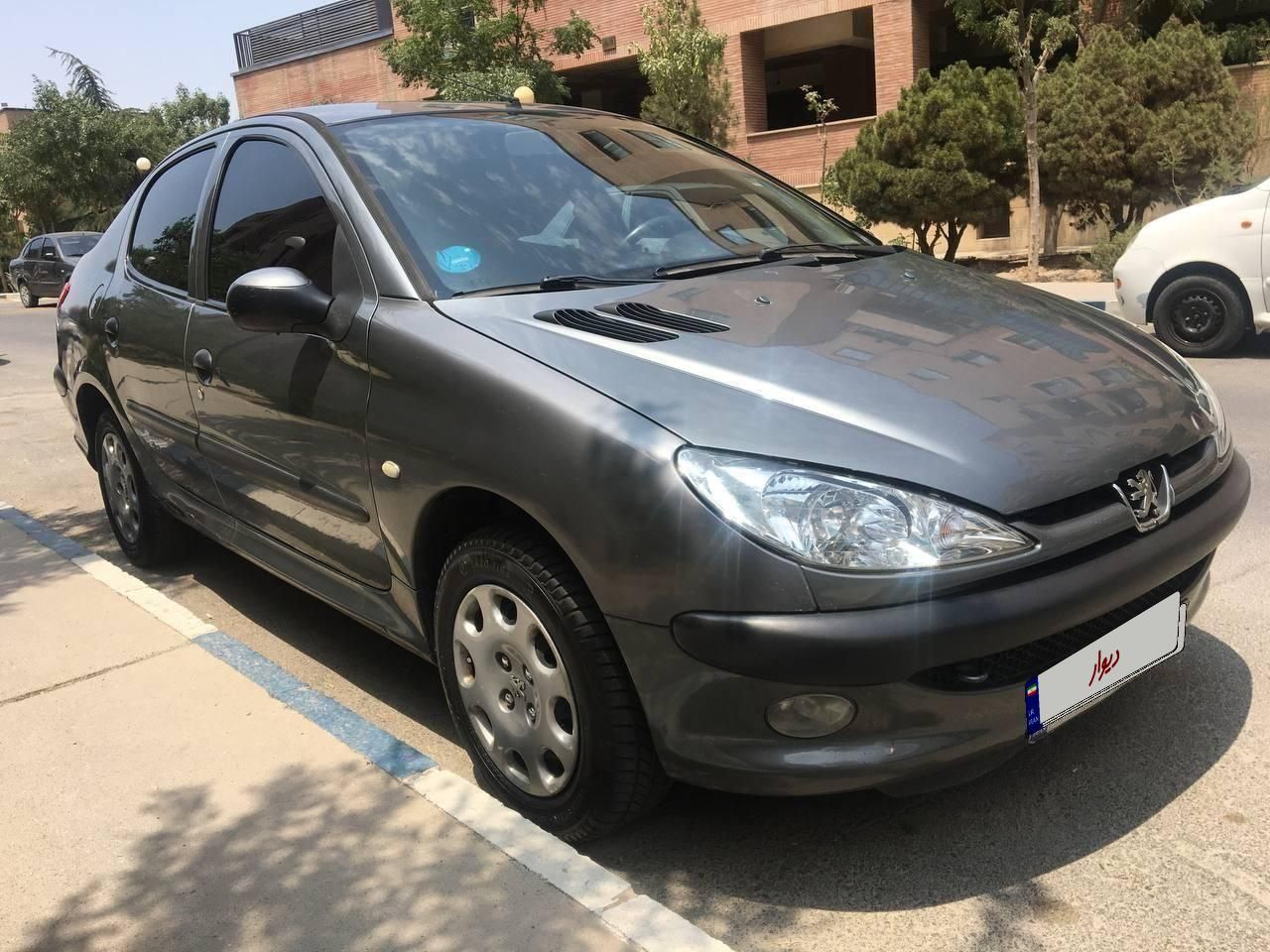 پژو ۲۰۶ صندوق دار v8 - 1393