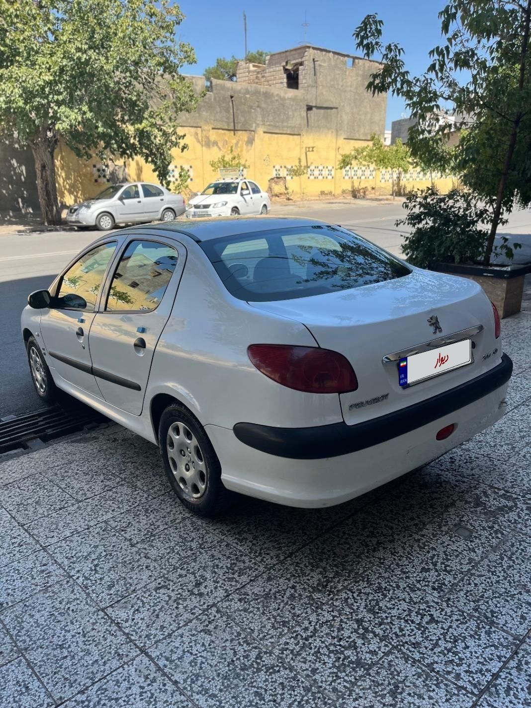 پژو ۲۰۶ صندوق دار v8 - 1395
