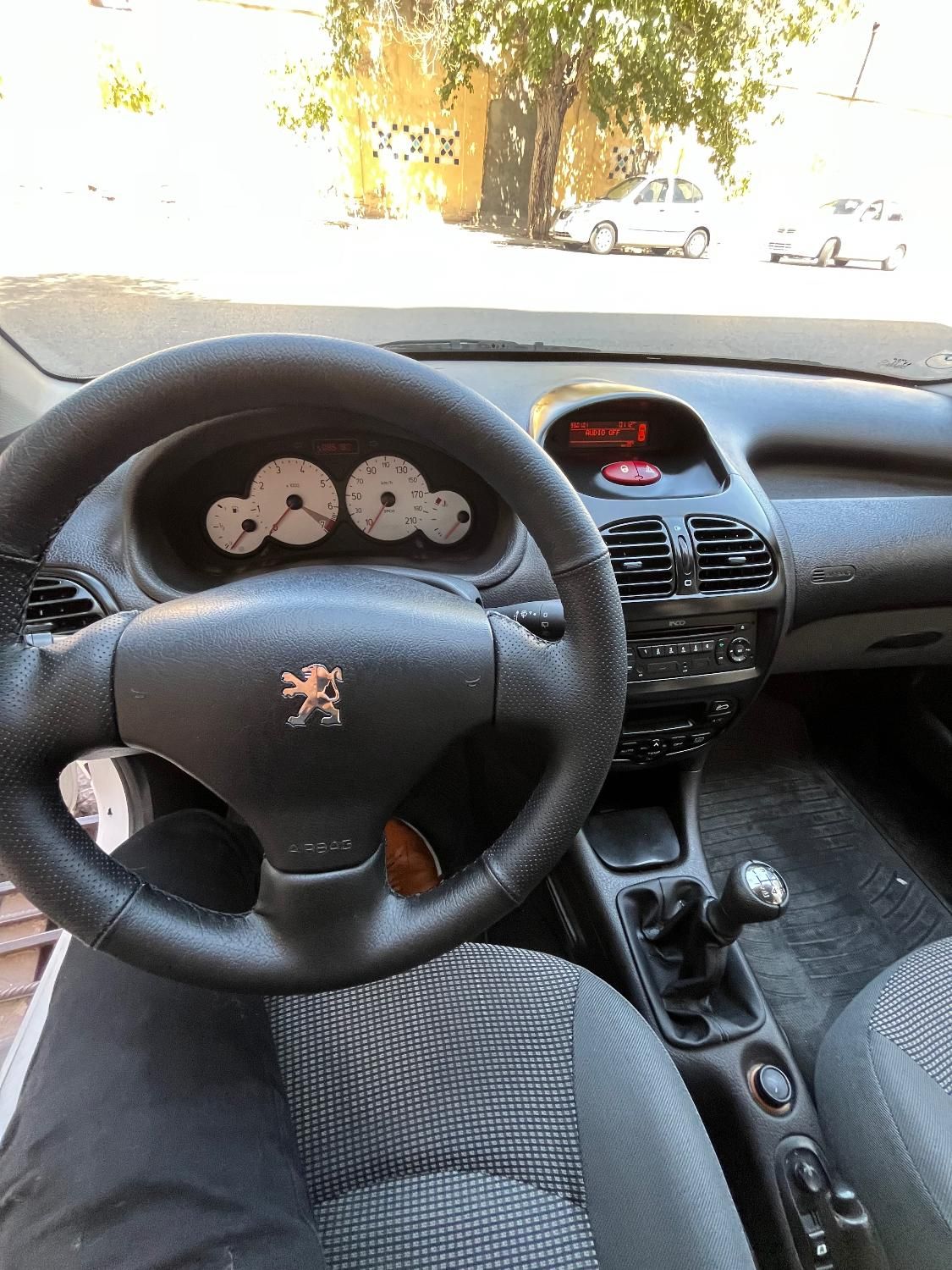 پژو ۲۰۶ صندوق دار v8 - 1395