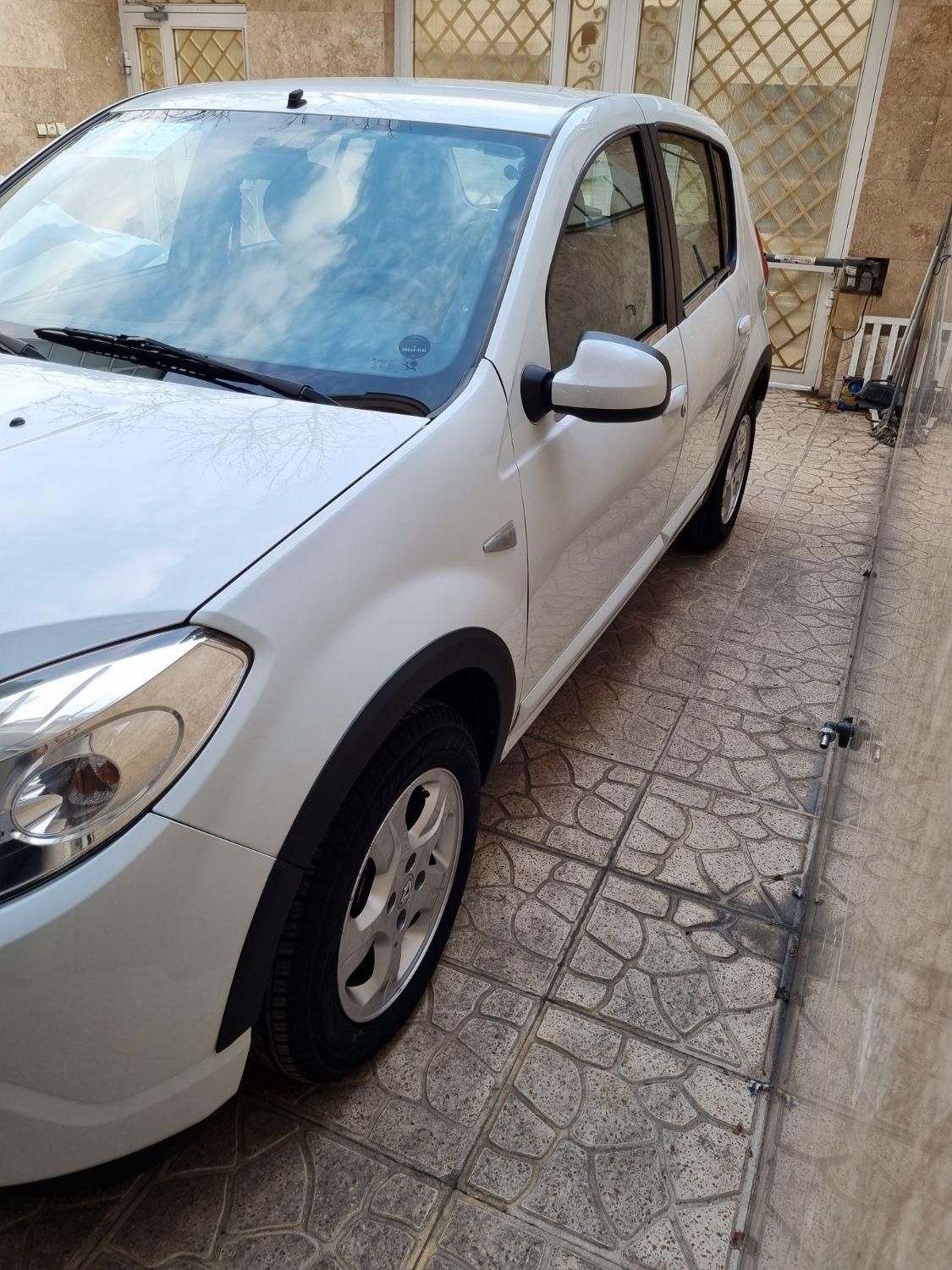 رنو ساندرو اتوماتیک - 1396