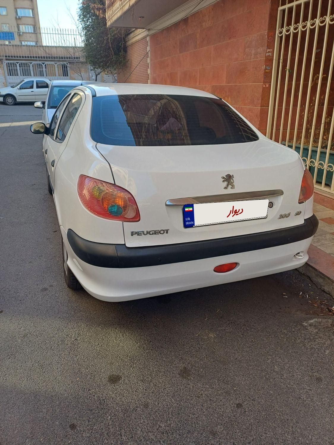 پژو ۲۰۶ صندوق دار v8 - 1397