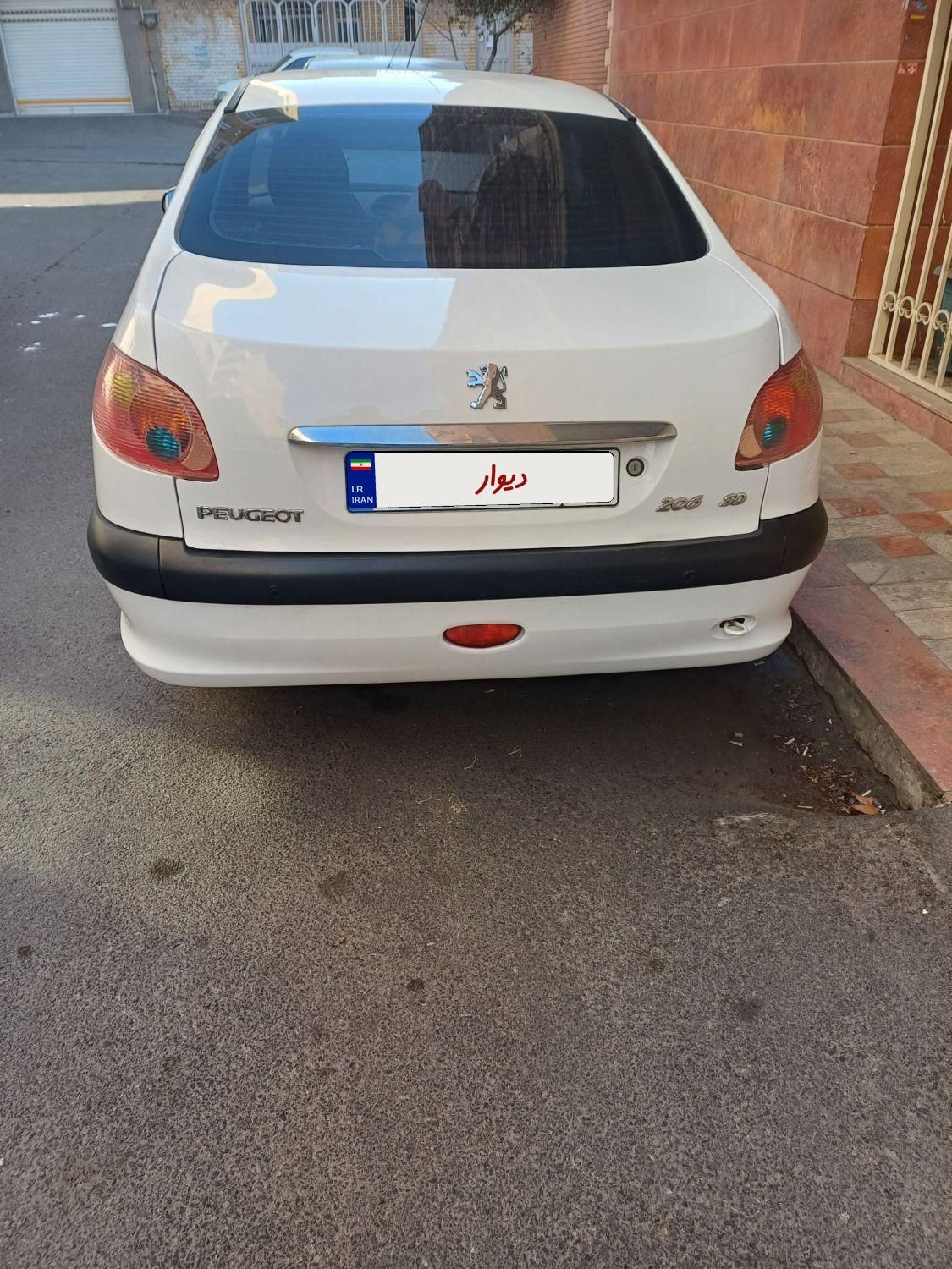 پژو ۲۰۶ صندوق دار v8 - 1397