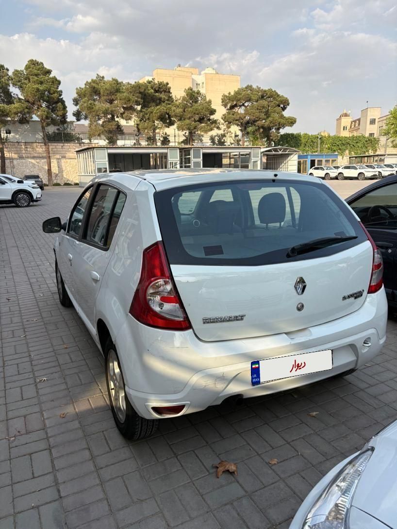 رنو ساندرو اتوماتیک - 1395