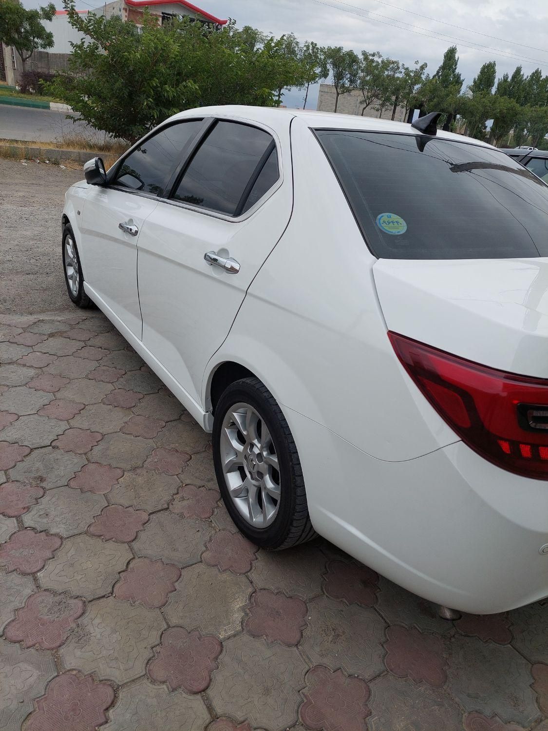 دنا پلاس توربو 6 دنده - 1400