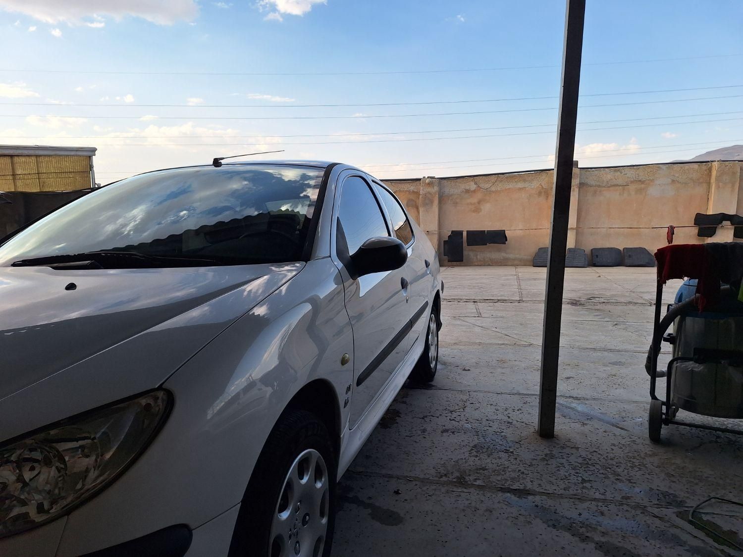 پژو ۲۰۶ صندوق دار v8 - 1393