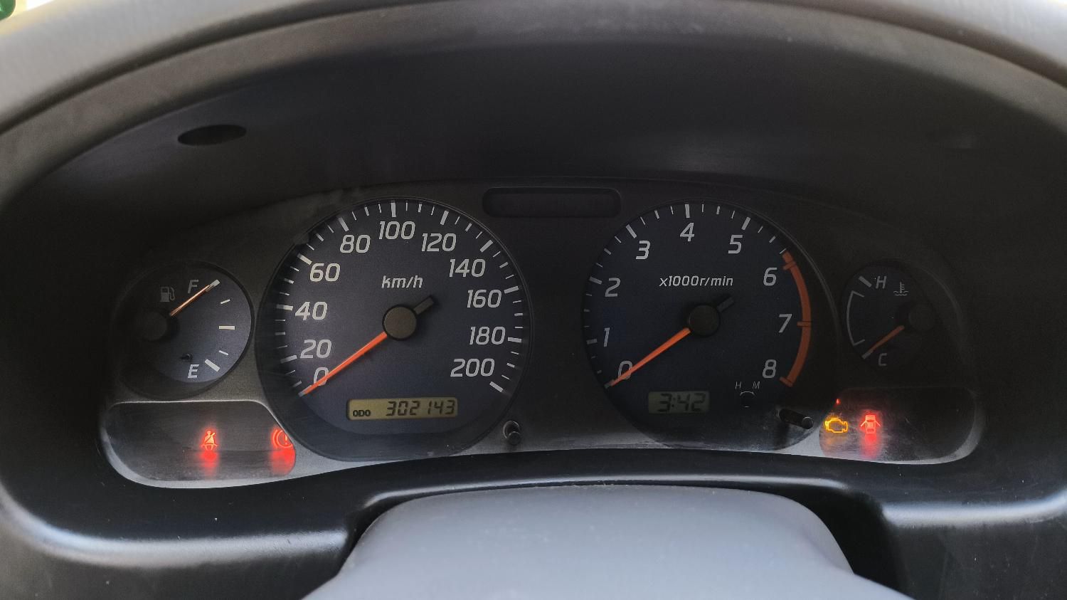 نیسان رونیز دنده‌ای - 1385