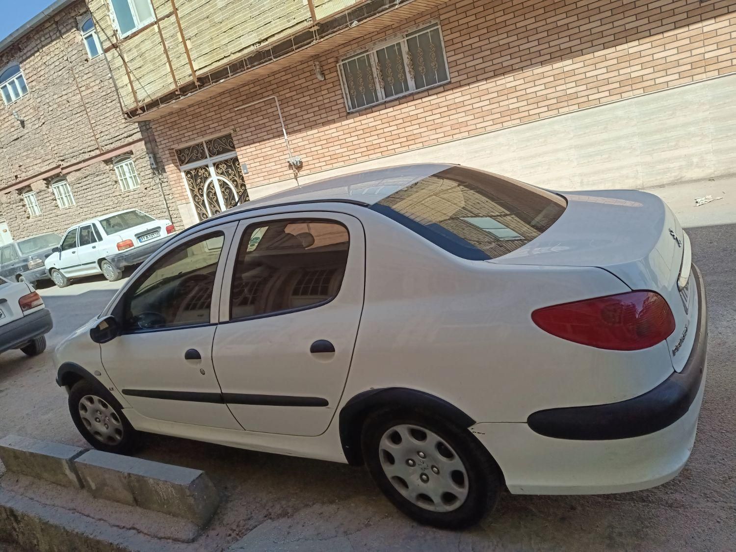 پژو ۲۰۶ صندوق دار v8 - 1391