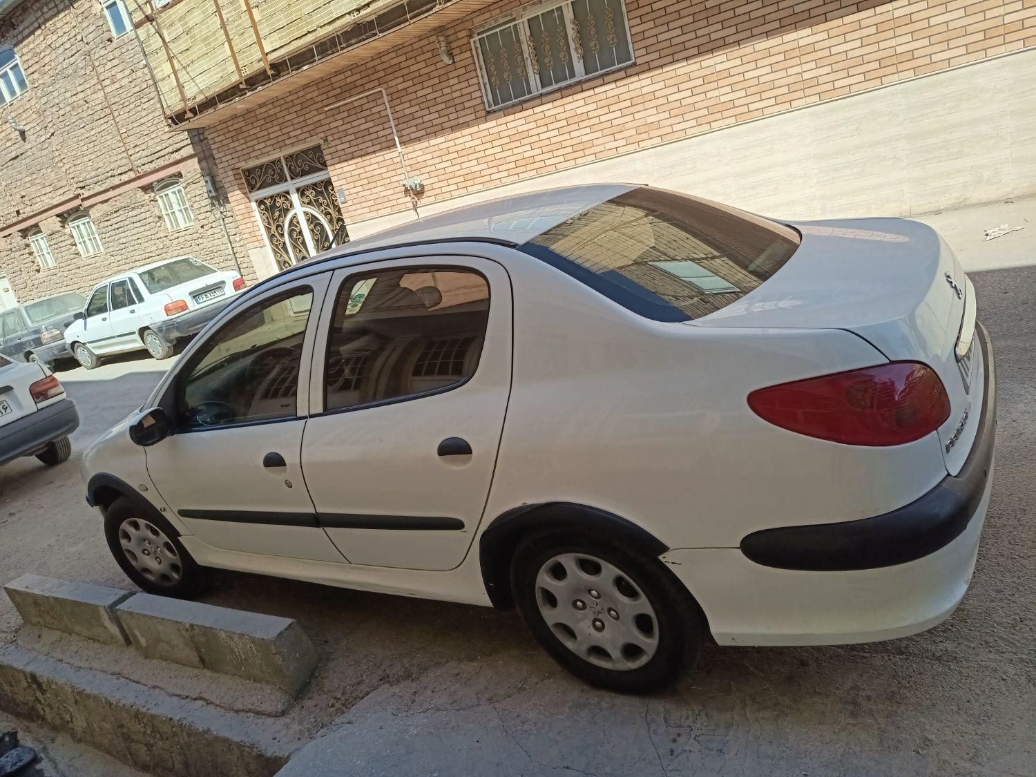 پژو ۲۰۶ صندوق دار v8 - 1391