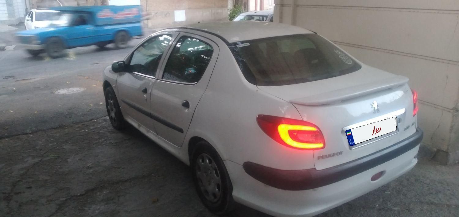 پژو ۲۰۶ صندوق دار v8 - 1392