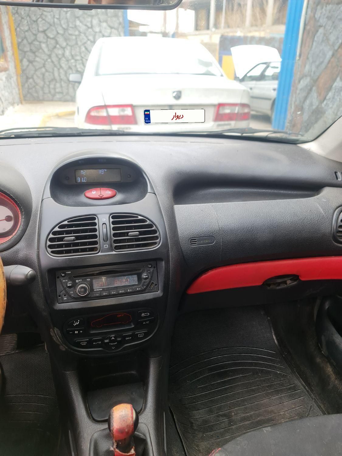 پژو ۲۰۶ صندوق دار v8 - 1393