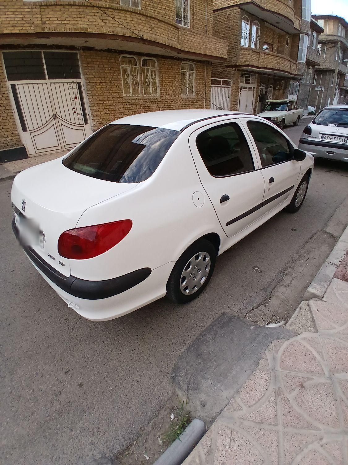 پژو ۲۰۶ صندوق دار v8 - 1391