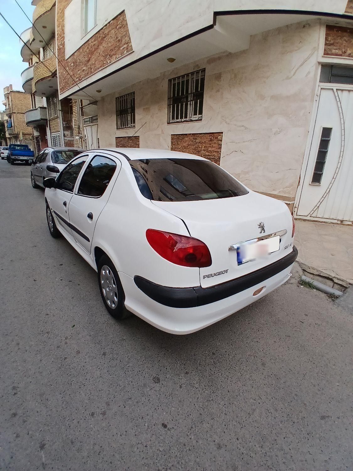 پژو ۲۰۶ صندوق دار v8 - 1391