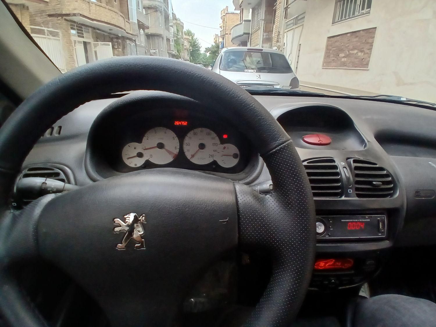 پژو ۲۰۶ صندوق دار v8 - 1391