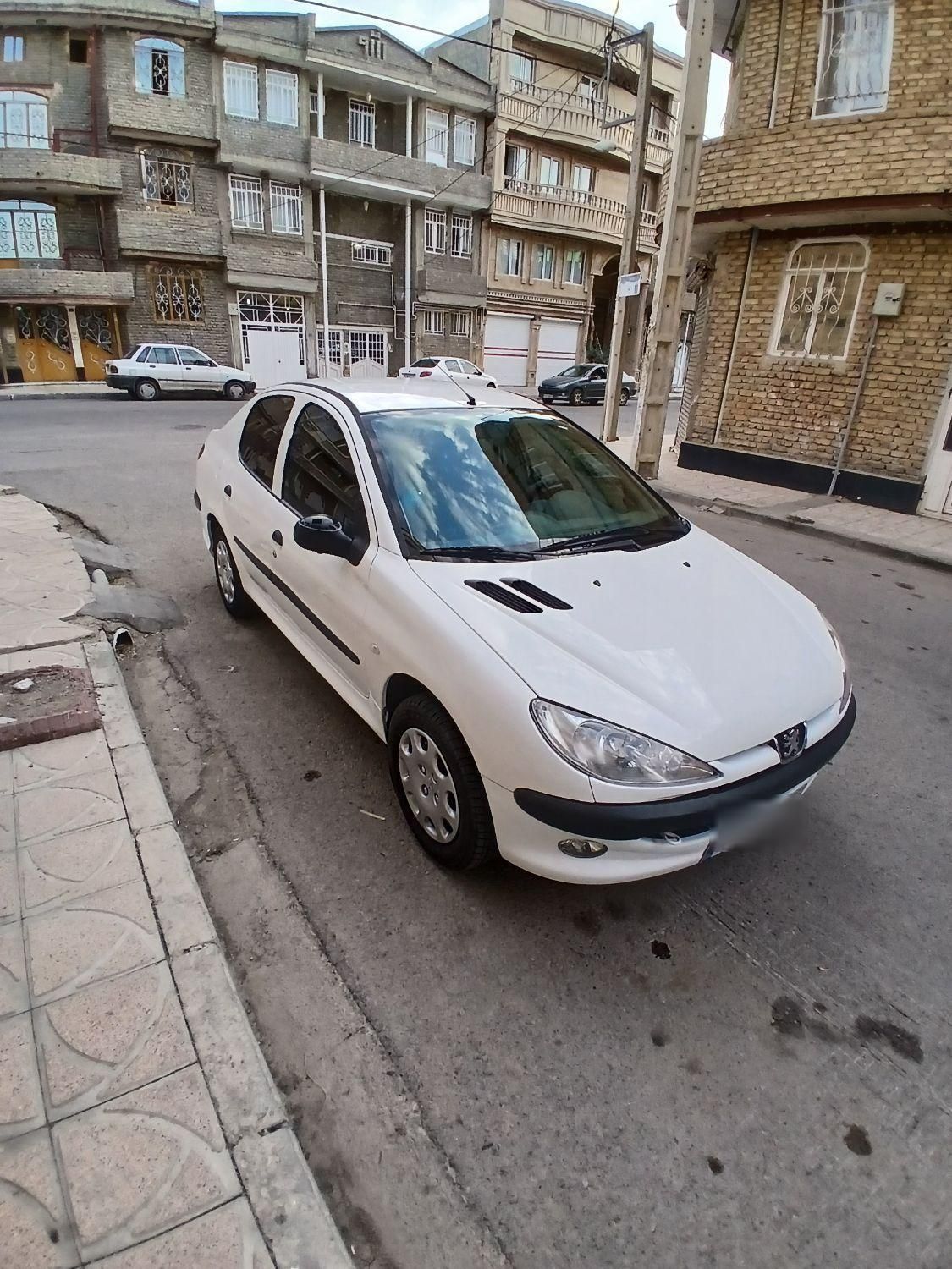 پژو ۲۰۶ صندوق دار v8 - 1391