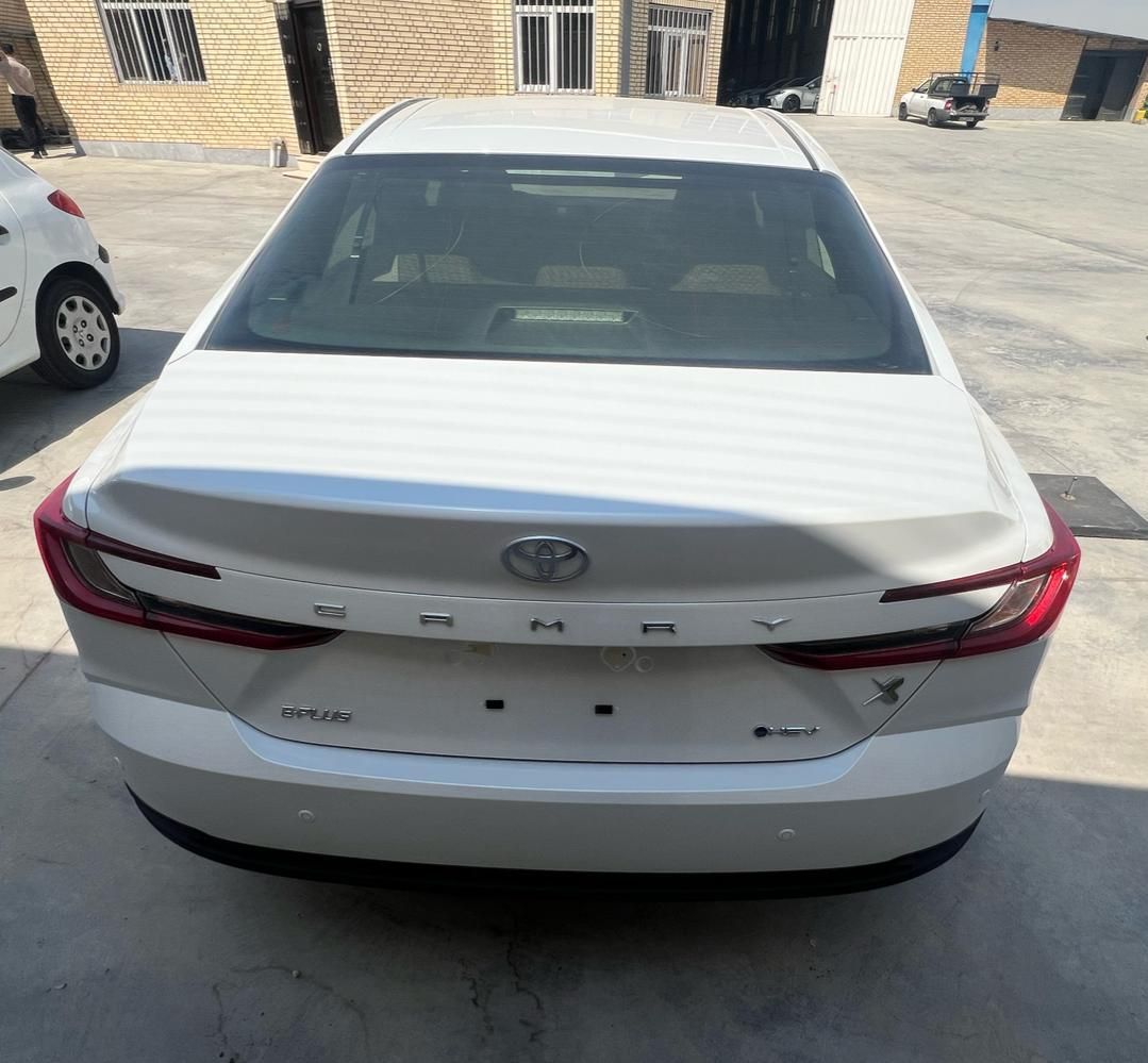تویوتا کمری XLE - 2025