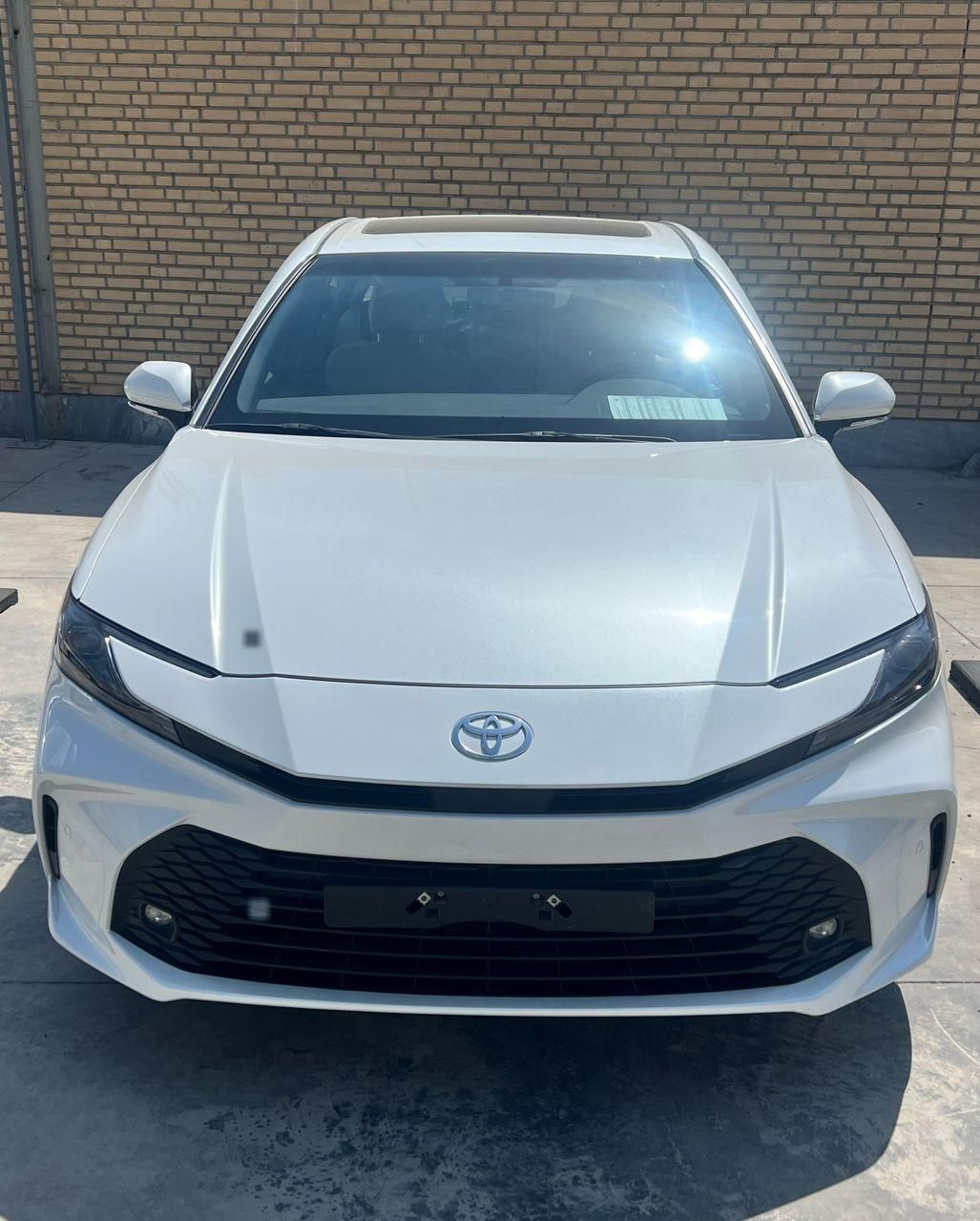 تویوتا کمری XLE - 2025