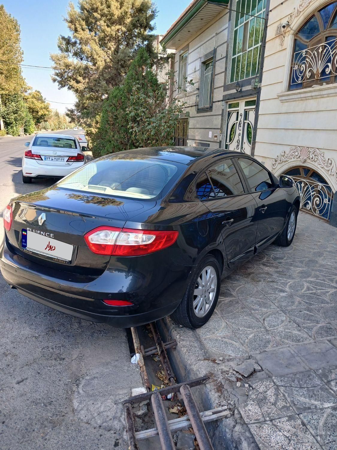 رنو فلوئنس اتوماتیک E4 - 2012