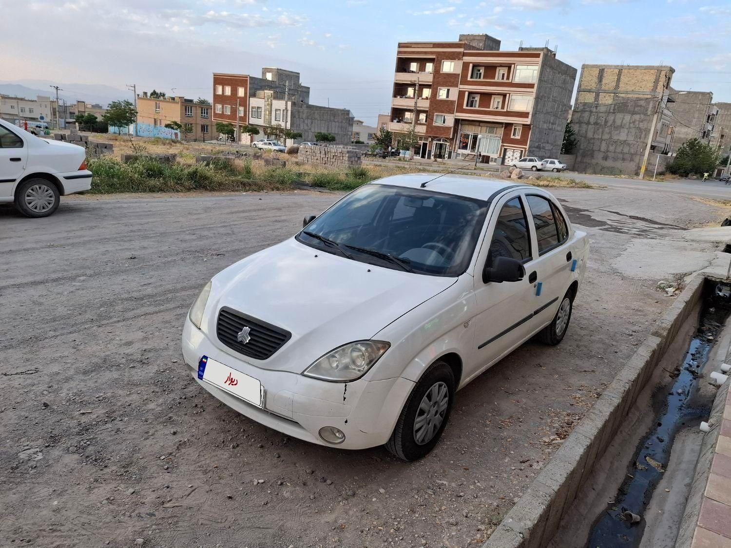 تیبا صندوق دار SX - 1400