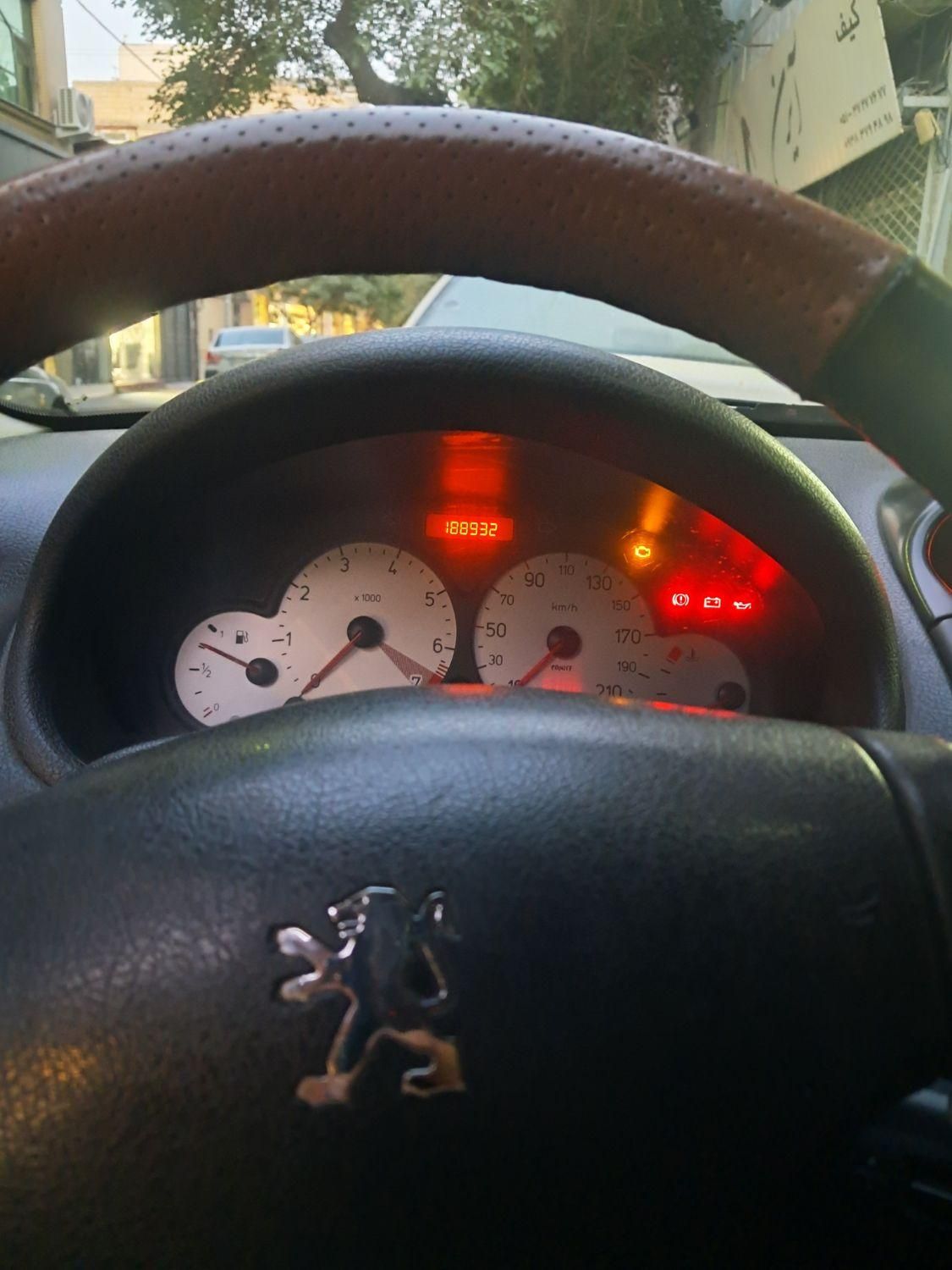 پژو ۲۰۶ صندوق دار v8 - 1395