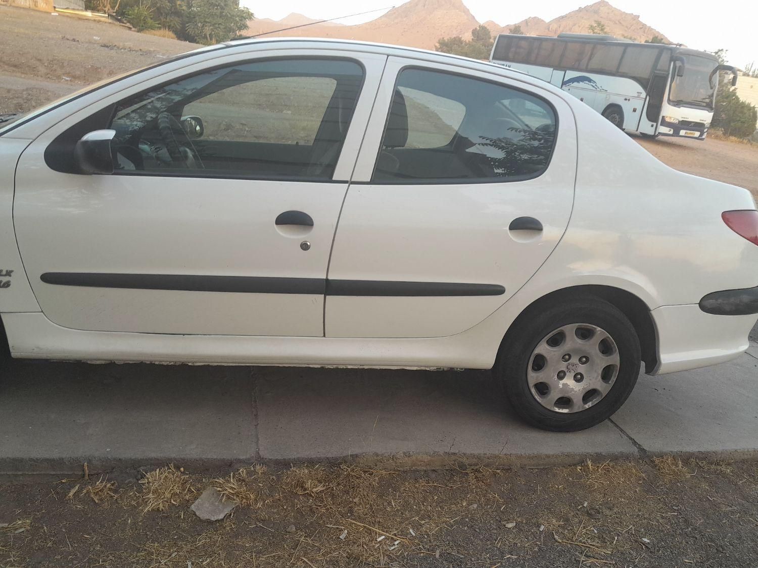 پژو ۲۰۶ صندوق دار v8 - 1396