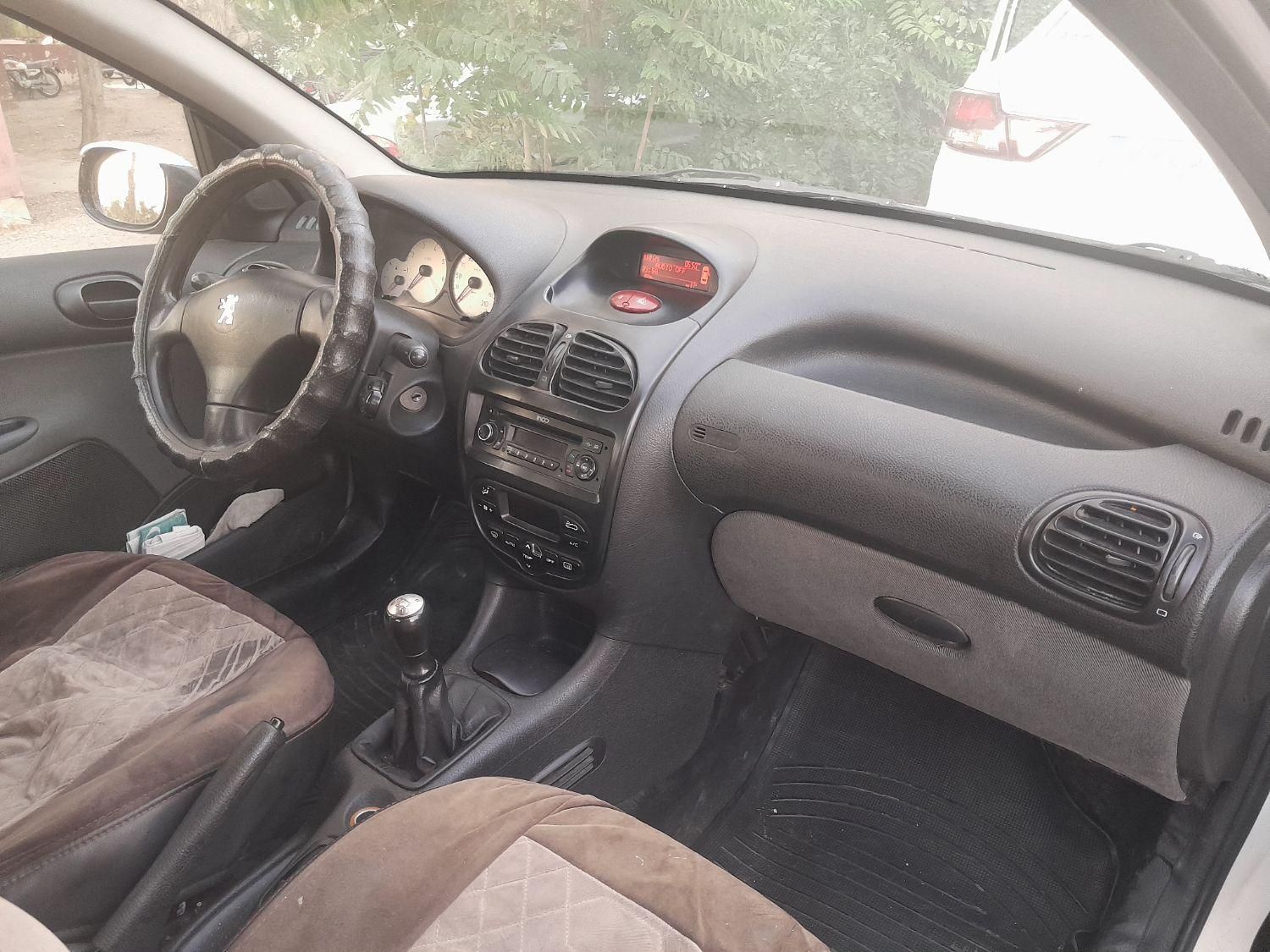 پژو ۲۰۶ صندوق دار v8 - 1396