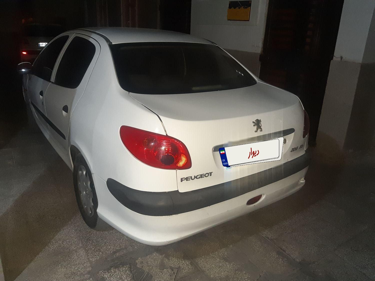 پژو ۲۰۶ صندوق دار v8 - 1392