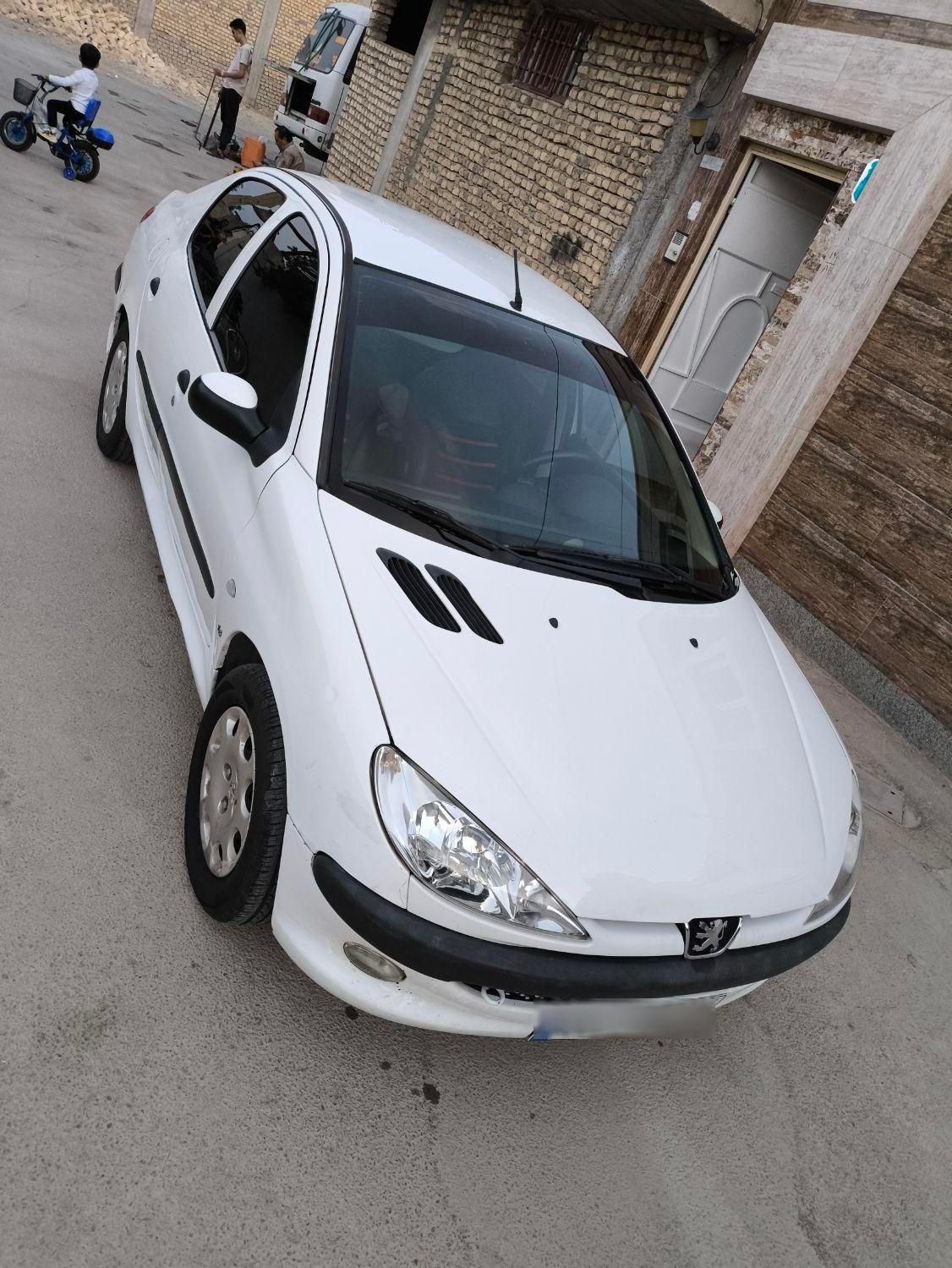پژو ۲۰۶ صندوق دار v8 - 1390