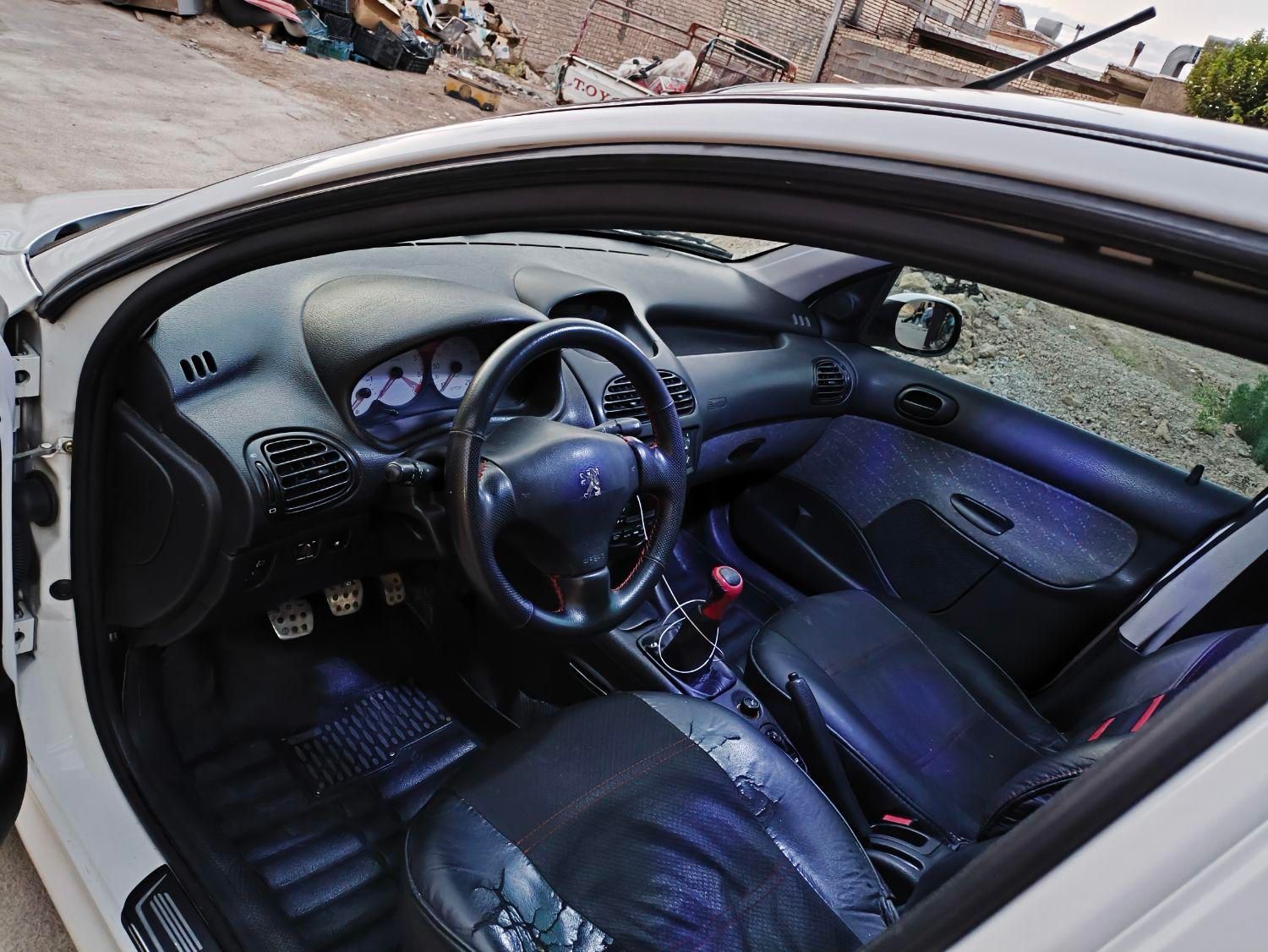 پژو ۲۰۶ صندوق دار v8 - 1390